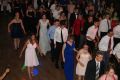 Schüler beim Abschlussball tanzen