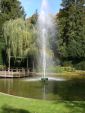 Springbrunnen bei der Schule im Park